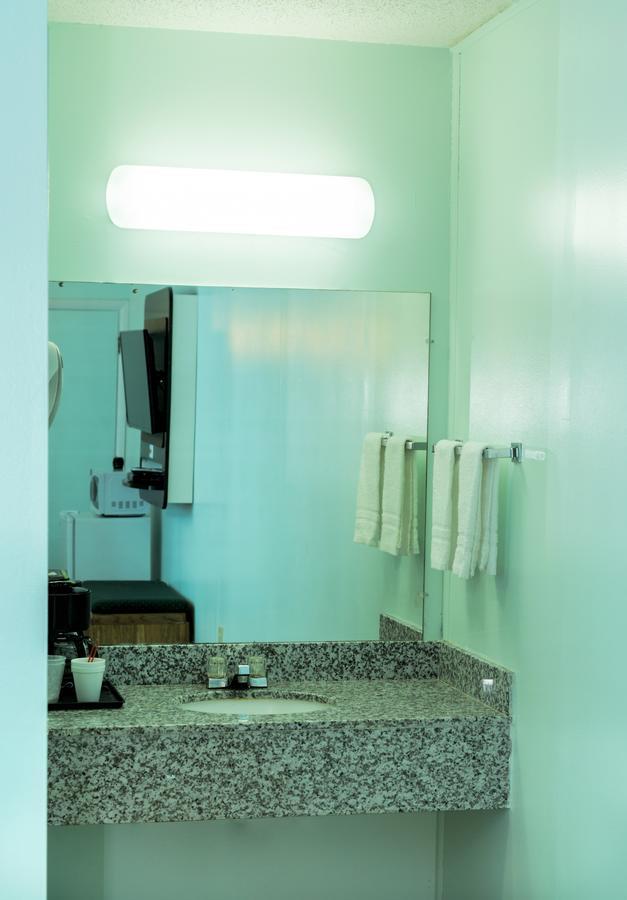 Relax Inn フロント・ロイヤル エクステリア 写真